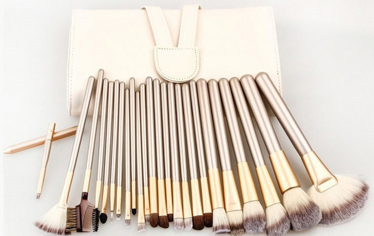 Makeup brush - Hair Your Lux