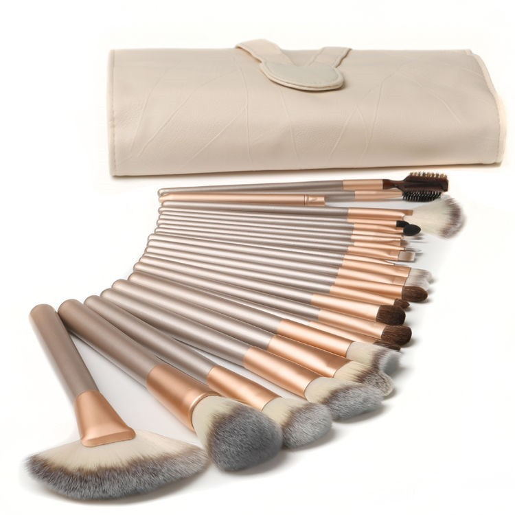 Makeup brush - Hair Your Lux